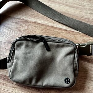 Lululemon Everywhere Belt Bag